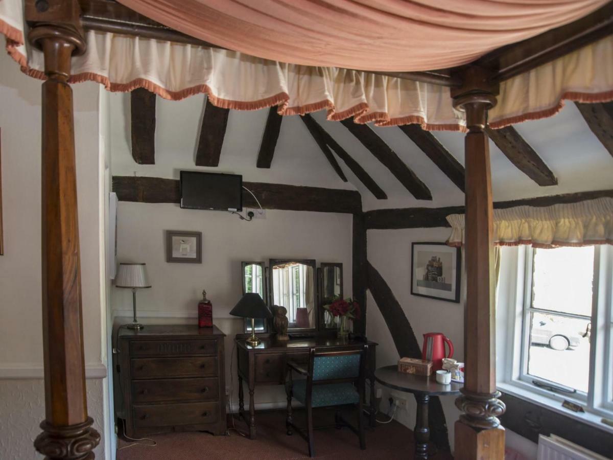 The Swan Inn Fittleworth Room photo