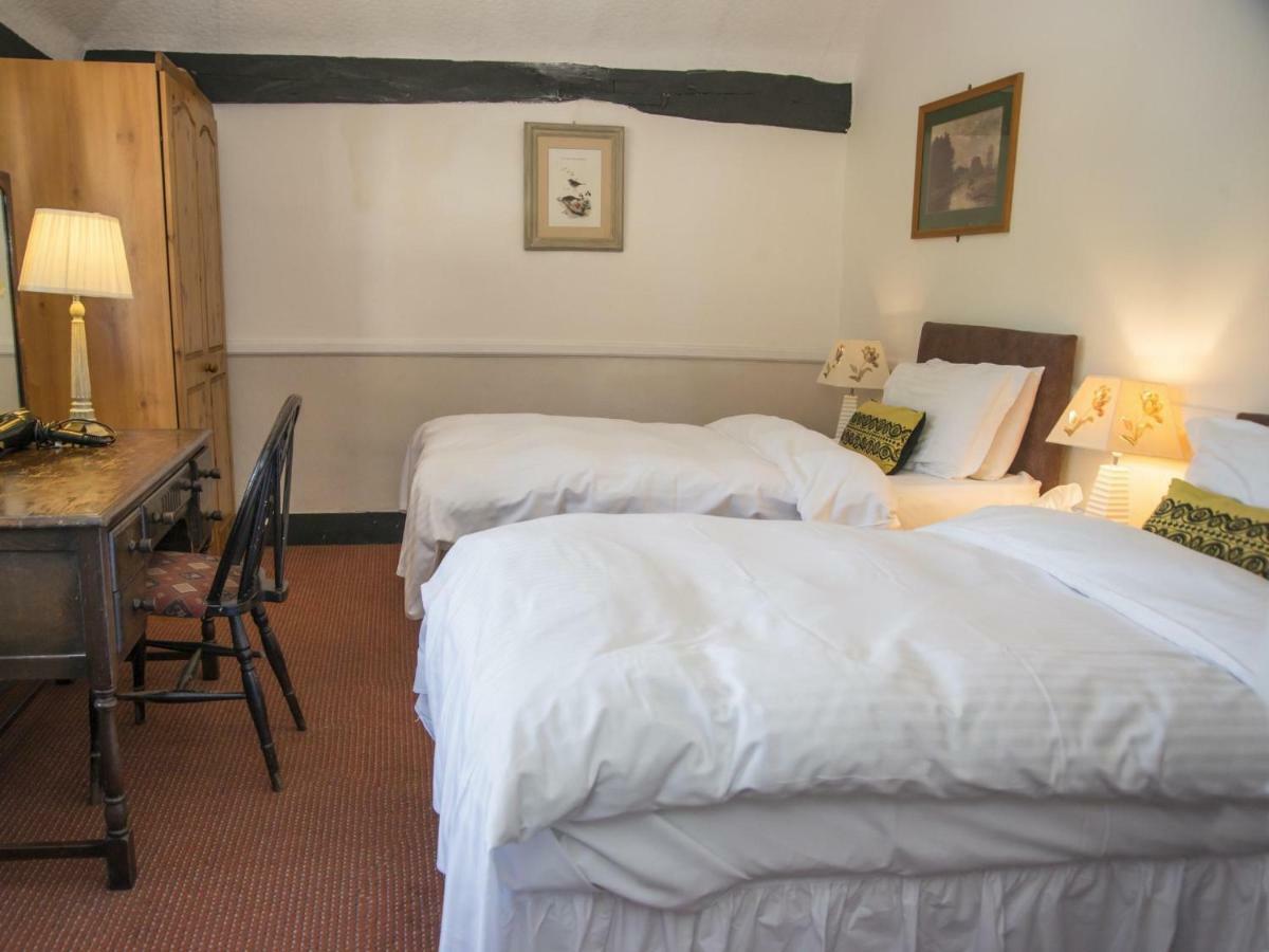 The Swan Inn Fittleworth Room photo