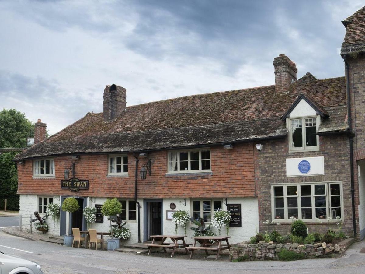 The Swan Inn Fittleworth Exterior photo