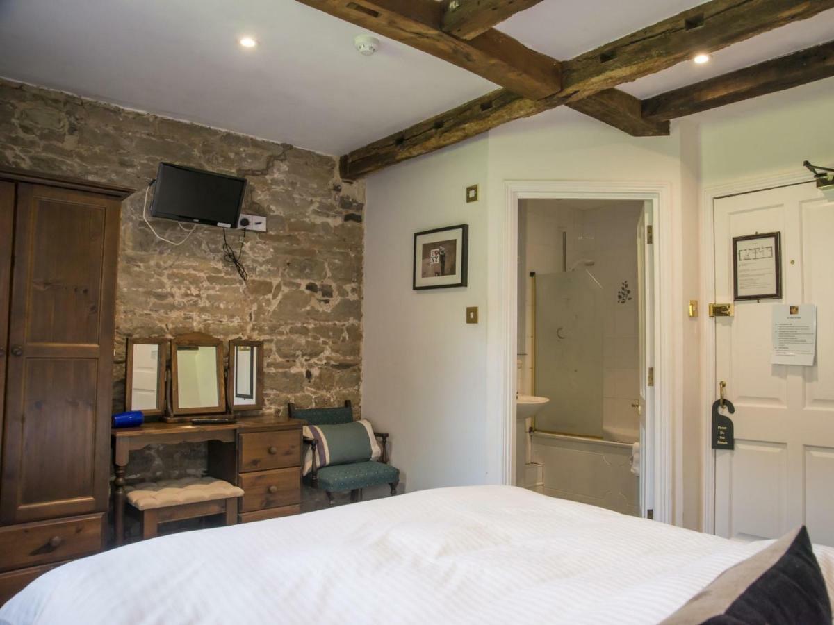 The Swan Inn Fittleworth Room photo