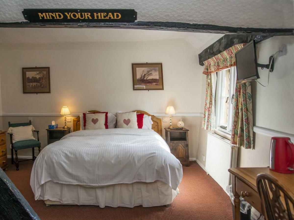 The Swan Inn Fittleworth Room photo