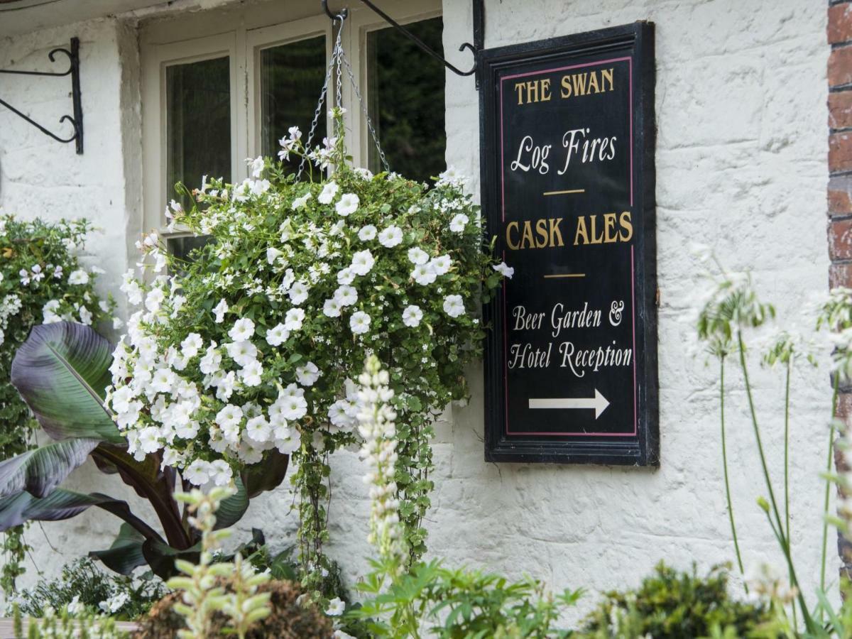 The Swan Inn Fittleworth Exterior photo