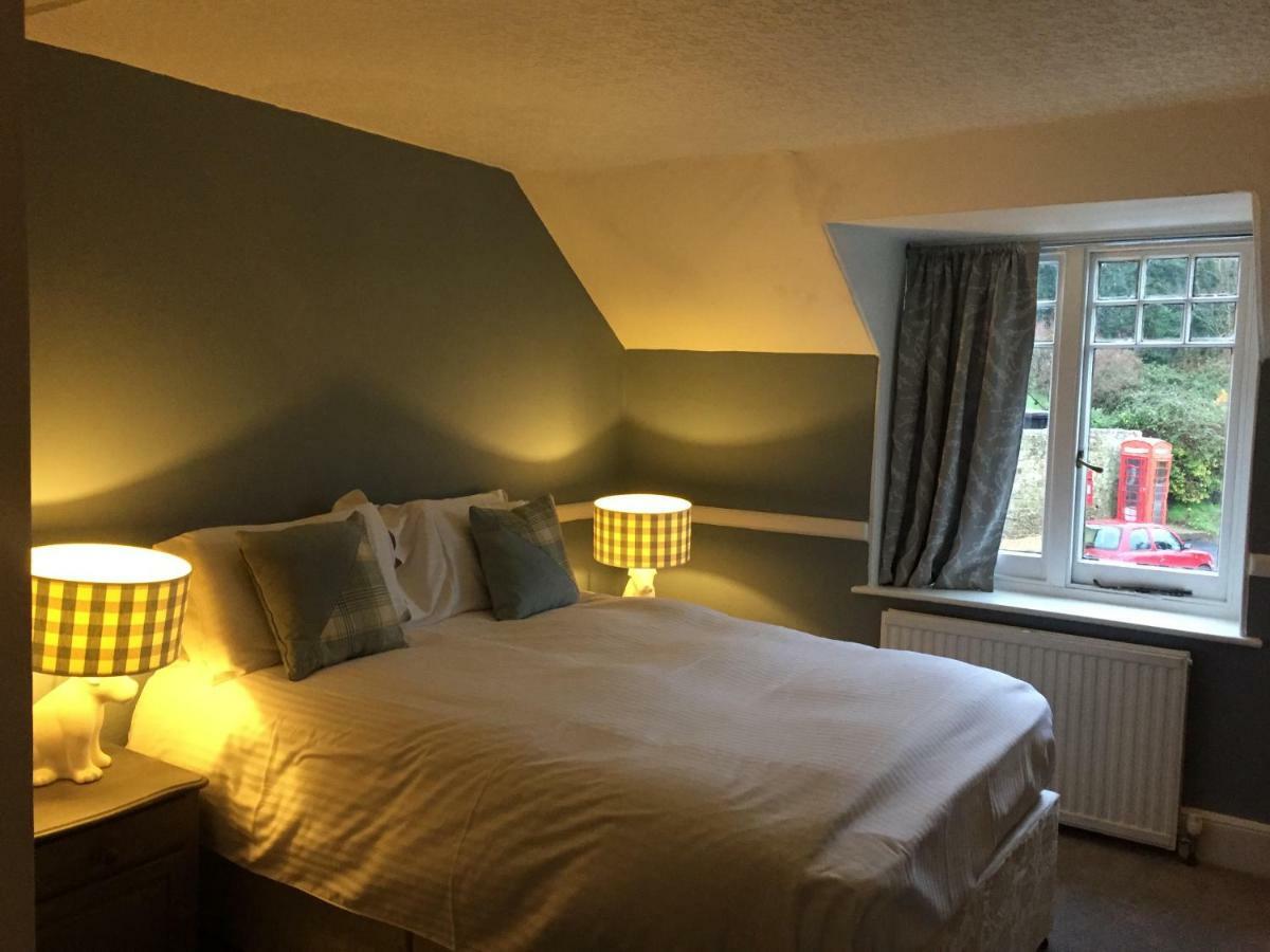 The Swan Inn Fittleworth Room photo